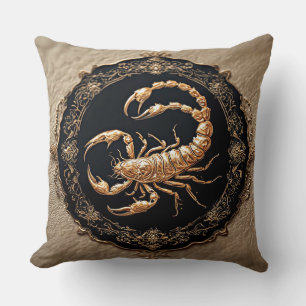 Cojín Decorativo Diseño intrincado de escorpión con acentos ornamen