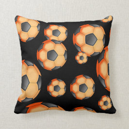 Cojín Decorativo Diseño negro y anaranjado del fútbol