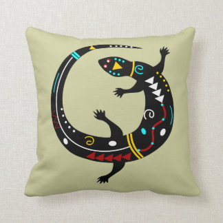 Cojín Decorativo Diseño tribal personalizado del lagarto del