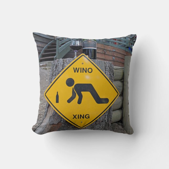 Cojín Decorativo ¡Divertido Wino Xing Pillow! (Anverso)