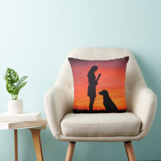 Cojín Decorativo dog and girl Throw Pillows