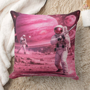 Cojín Decorativo Dos astronautas jugando béisbol en el planeta rosa