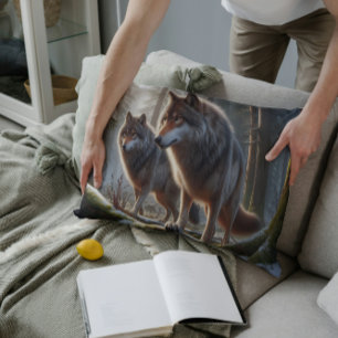 Cojín Decorativo Dos lobos en un bosque: la majestuosa fauna