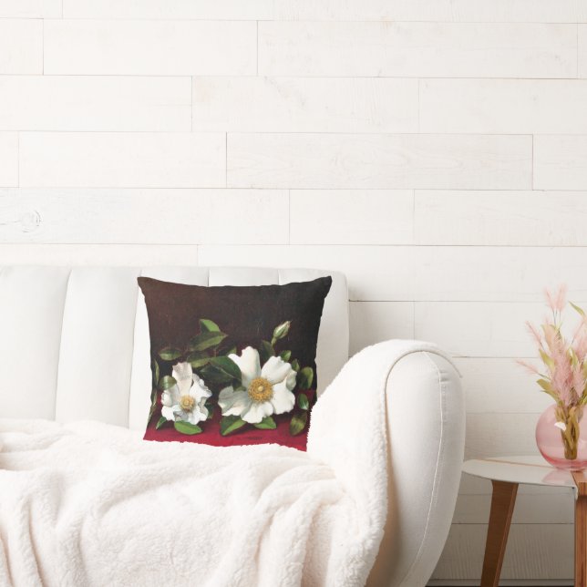 Cojín Decorativo Dos Rosas Cherokee sobre Terciopelo Rojo, (Sofá)