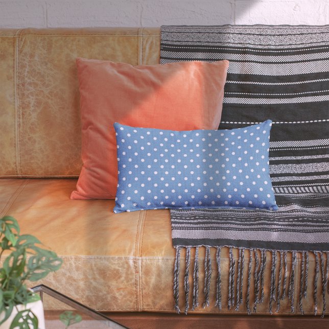 Cojín Decorativo Dotty Delight Blue (A Dotty Delight blue accent pillow sits in the centre of the sofa. )