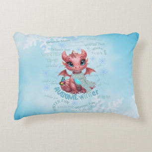 Cojín Decorativo Dragón Rosa Adorable de Invierno – Copo de Nieve M