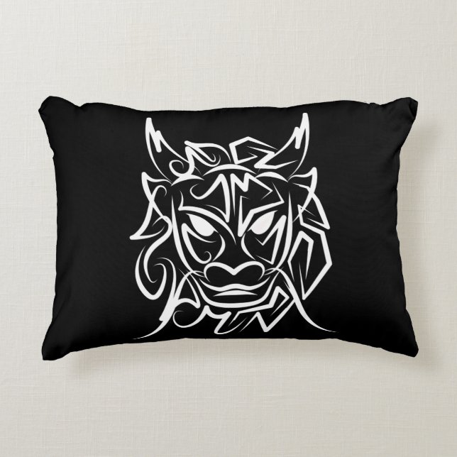 Cojín Decorativo Dragón tribal blanco y negro (Anverso)