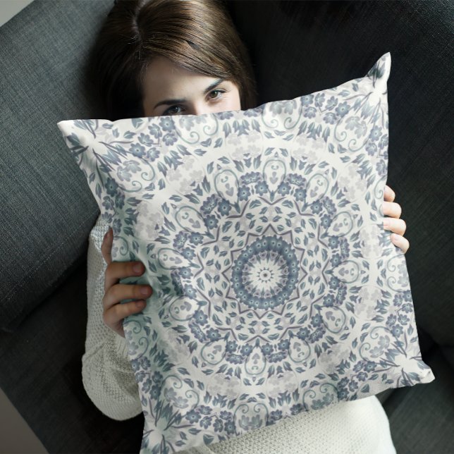 Cojín Decorativo Dusty Blue Floral Mandala (Subido por el creador)