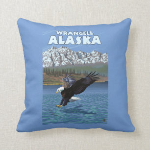 Cojín Decorativo Eagle calvo que se zambulle - Wrangell, Alaska