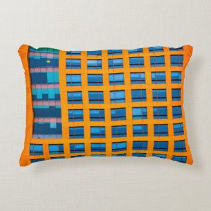 Cojín Decorativo Edificio azul y naranja