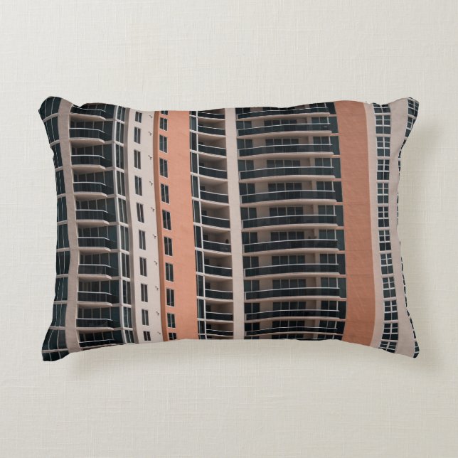 Cojín Decorativo Edificio de altura marrón y negro (Anverso)
