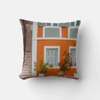 Cojín Decorativo EDIFICIO DE CONCRETO naranja BLANCO Y GRIS