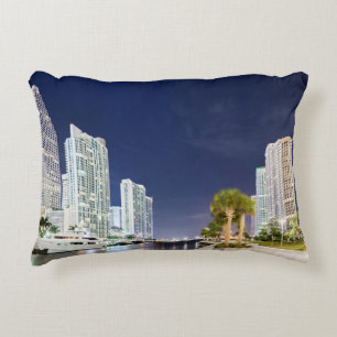Cojín Decorativo Edificios a lo largo del río Riverwalk de Miami