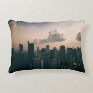 COJÍN DECORATIVO EDIFICIOS CIUDADANOS BAJO CIELO DE CLOUDY DURANTE