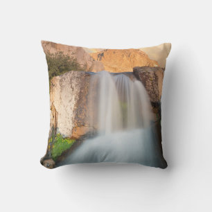 Cojín Decorativo EE. UU., California, Bosque Nacional Inyo. Cascada
