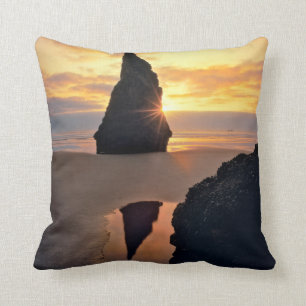 Cojín Decorativo EE.UU., Oregón. Formación de rock al atardecer