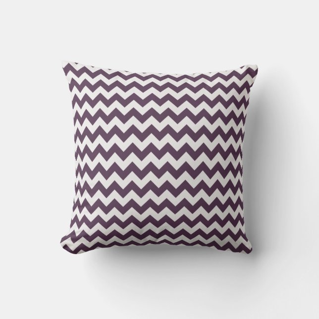 Cojín Decorativo Eggplant Purple Chevron; zig zag (Anverso)
