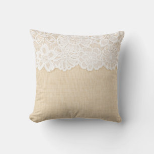Cojín Decorativo El encaje blanco sobre el diseño de tela.