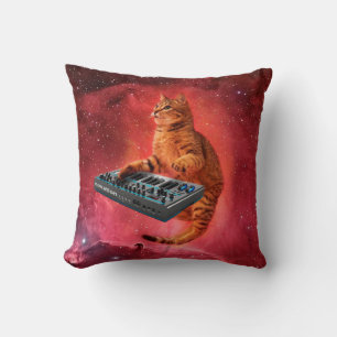 Cojín Decorativo El gato del Sinthesizer en el espacio rojo