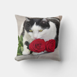 Cojín Decorativo El gato lindo con la rosa roja
