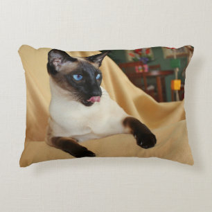 Cojín Decorativo El gato siamés del punto cómico del sello que lo
