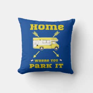 COJÍN DECORATIVO EL HOGAR ES DONDE ESTACIONAMOS LA VIVIENDA