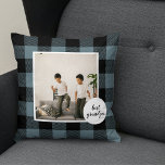 Cojín Decorativo El mejor regalo de abuelo con foto de color azul y<br><div class="desc">Este regalo para el abuelo de Blue and Black Plaid es una manera única y atenta de mostrar tu aprecio y amor por tu abuelo. El marco está hecho de una tela de manta azul y negra de alta calidad que le da un ambiente rústico y encantador. Las palabras "Mejor...</div>