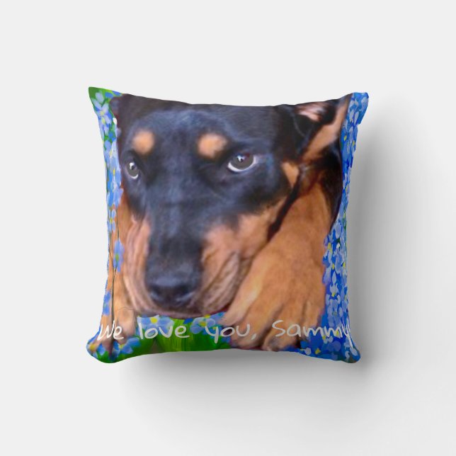 Cojín Decorativo El monumento a Rottweiler se abraza (Anverso)