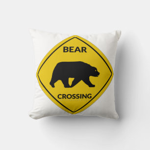 Cojín Decorativo El oso de SlipperyJoe cruzando la silueta del oso
