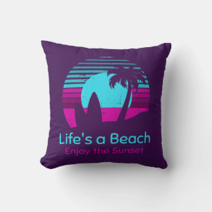 Cojín Decorativo El retro Sunset Surfboard Palm Tree Life es una pl