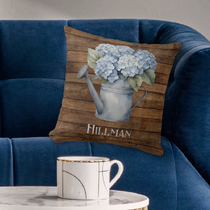 Cojín Decorativo El riego de hidrangea azul rústico puede ser perso