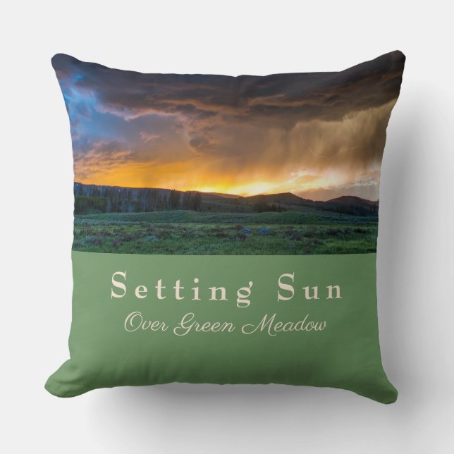 Cojín Decorativo El sol sobre la pradera verde (Anverso)