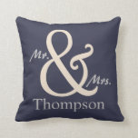 Cojín Decorativo El Sr. Navy y la Sra. Couple<br><div class="desc">Para el Sr. y la Sra., la almohada de esta Pareja tiene un tamaño excesivo y el apellido de la pareja que puede personalizar con su nombre. Se muestra aquí en un fondo azul marino con rayas azul marino y blanco en el reverso. Puede cambiar el color del fondo marino...</div>