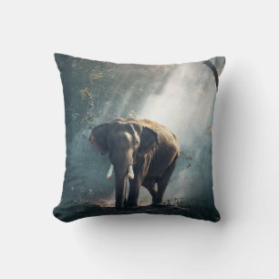Cojín Decorativo Elefante asiático en un aclaramiento forestal ilum