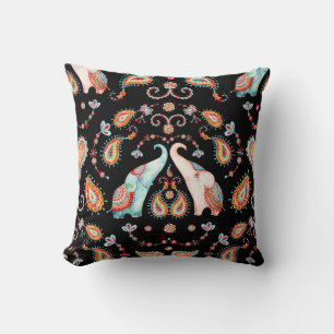 Cojín Decorativo Elefante Tribal: Patrón Paisley de acuarela.