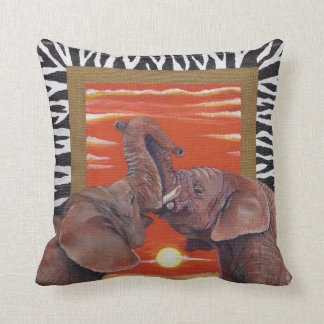 Cojín Decorativo Elefantes africanos en puesta del sol del amor con