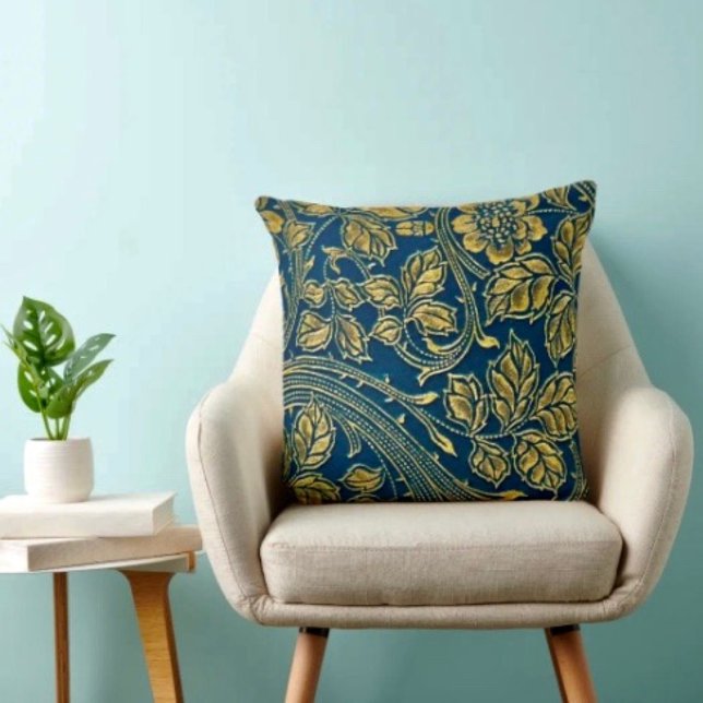 Cojín Decorativo Elegancia de Flor de Oro (Golden Blossom Elegance Throw Pillow 100% polyester hidden zipper enclosure.)