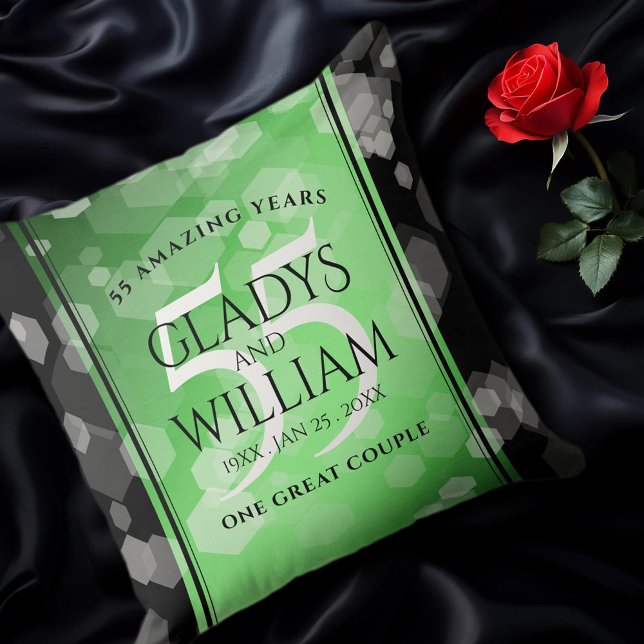 Cojín Decorativo Elegante 55º aniversario de Boda Esmeralda (EO 55th Wedding Anniversary Throw Pillow on Black Satin Cover Photo.)