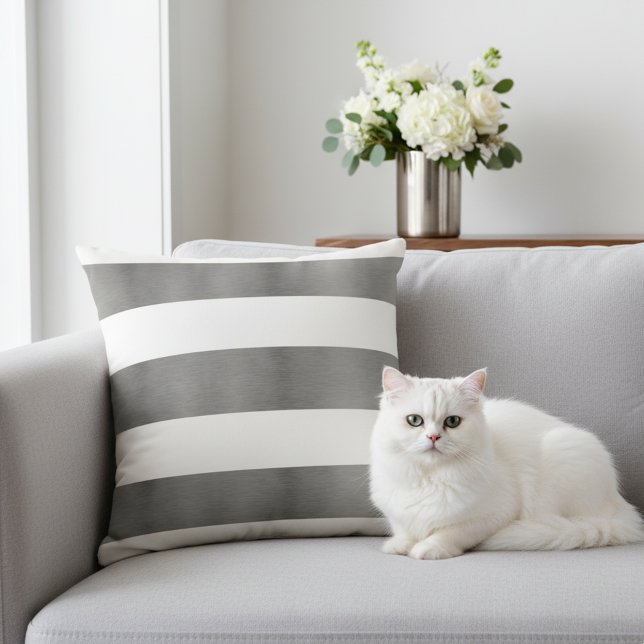Cojín Decorativo Elegante blanco rayado y plata metálica falsa (Decorative white and silver gray throw pillow.)