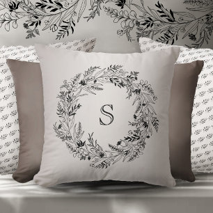 Cojín Decorativo Elegante corona de follaje botánico letra S