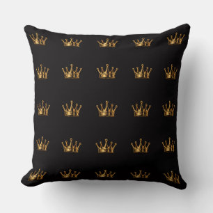 Cojín Decorativo Elegante Corona Dorada 3D sobre Negro