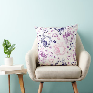 Cojín Decorativo Elegante Corona Floral y Patrón de Corazones con L