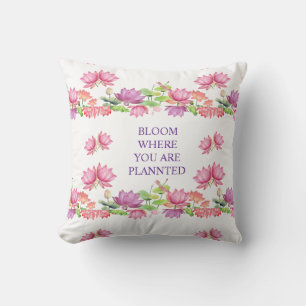Cojín Decorativo Elegante Flor de Loto en Acuarela Rosa