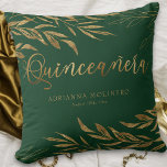 Cojín Decorativo Elegante hoja de oro verde personalizada Quinceane<br><div class="desc">La almohada de la Quinceañera verde y dorada que se puede personalizar con el nombre de la Quinceañera, así como su fecha de cumpleaños o evento, si lo desea. El diseño es verde esmeralda y dorado con hojas trenzadas de línea fina y hojas de oro sólido. Por favor, navegue por...</div>