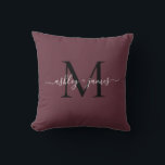 Cojín Decorativo Elegante Monograma Borgoña Boda de nombres de escr<br><div class="desc">Moda monogramada almohada keepsake con sus nombres y monograma en blanco y elegante caligrafía manuscrita manuscrita y tipografía moderna negra en un fondo borgoñón. Simplemente agregue sus nombres y monograma. Diseñado exclusivamente para usted por Happy Dolphin Studio. Si necesita ayuda o productos coincidentes, por favor contáctenos en happydolphinstudio@outlook.com. ¡Estamos encantados...</div>