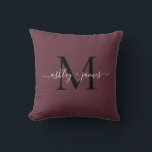 Cojín Decorativo Elegante Monograma Borgoña Boda de nombres de escr<br><div class="desc">Moda monogramada almohada keepsake con sus nombres y monograma en blanco y elegante caligrafía manuscrita manuscrita y tipografía moderna negra en un fondo borgoñón. Simplemente agregue sus nombres y monograma. Diseñado exclusivamente para usted por Happy Dolphin Studio. Si necesita ayuda o productos coincidentes, por favor contáctenos en happydolphinstudio@outlook.com. ¡Estamos encantados...</div>