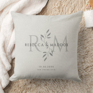 Cojín Decorativo Elegante Monograma Botánico Gris para Boda