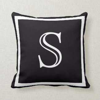 Cojín Decorativo Elegante Monogramado en blanco y negro sólido