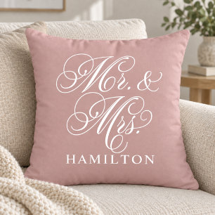 Cojín Decorativo Elegante Rosa Script Mr y Mrs Boda