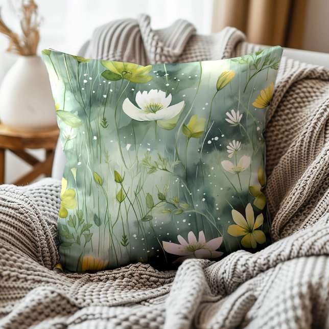 Cojín Decorativo Elegante Verde Amarillo Amarillo Floral Botánico (Yellow and white flowers on emerald and muted green decorator pillow)